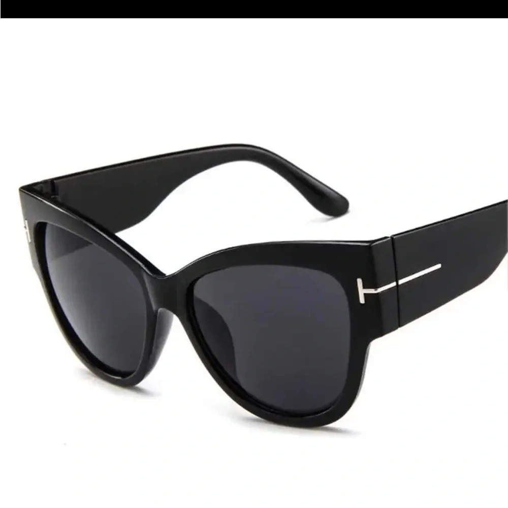 Oversized Glossy Black/Black Cat Eye Sunglasses